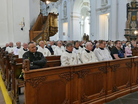 Diakonenweihe im Fuldaer Dom (Foto: Karl-Franz Thiede)